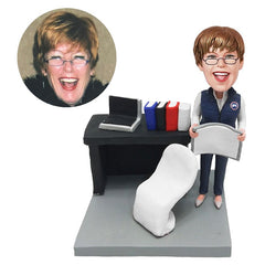 customized bobble head figure business woman in the office holding a noteboard