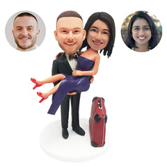 customised bobblehead figure travel couple man carrying woman with a suitcase