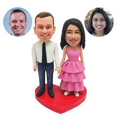 customised bobbleheads figures couple hand in hand