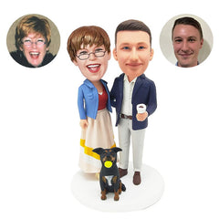 personalised bobbleheads figures couple with arms around each other with a pet