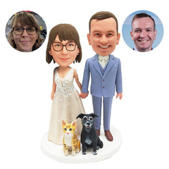 custom made bobbleheads figures couple holding hands with pets