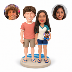 custom bobbleheads figures casual couple with the woman holding a character toy at her waist