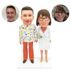 custom bobbleheads figures couple hand in hand